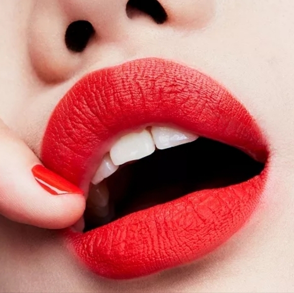 MAC Lady Danger 607 matte Lipstick - Picture 6 of 16